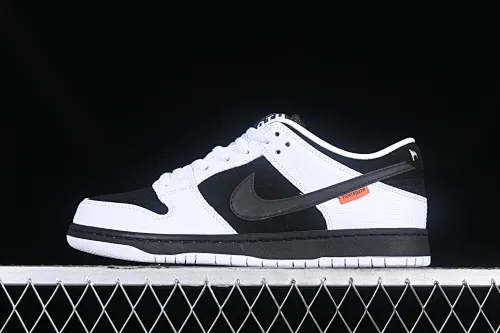All categories Nk SB Dunk series Nk SB Dunk Low low-top sneakers Z version Tightbooth x Nk SB Dunk joint model Reverse Panda SB low-top casual sports skateboard shoes FD2629-100